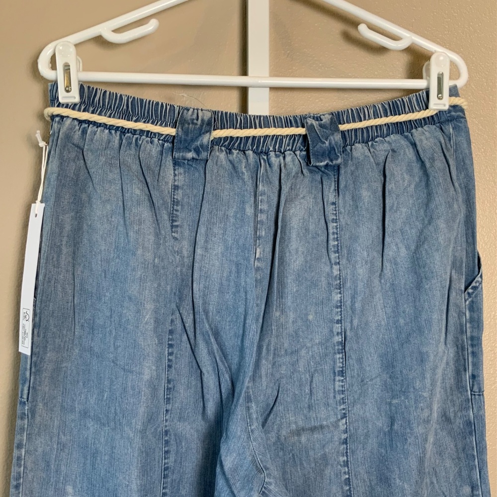 Jane + Delancey Chambray Lightweight Cropped Belted Pants - Picture 11 of 16